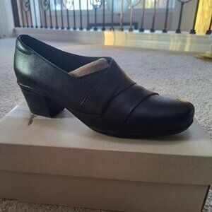 Clarks Black Loafer shoe-8 New in box